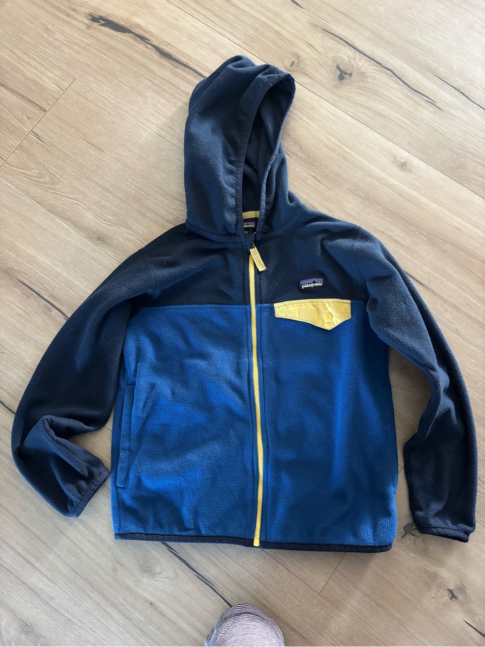 Patagonia Two-Tone Navy & Royal Blue Fleece Hoodie with Yellow Accents